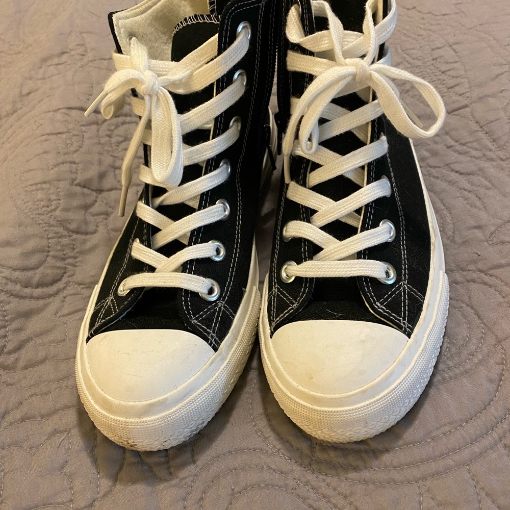 High top sneakers - size 7